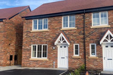 4 bedroom house to rent, Chillingham Road, WINSFORD