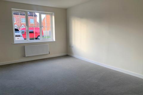 4 bedroom house to rent, Chillingham Road, WINSFORD