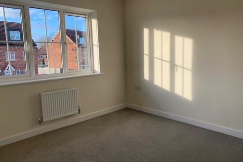 4 bedroom house to rent, Chillingham Road, WINSFORD