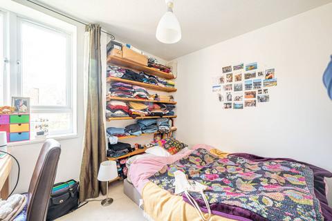 2 bedroom flat to rent, Reachview Close, Camden, London, NW1