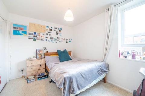 2 bedroom flat to rent, Reachview Close, Camden, London, NW1