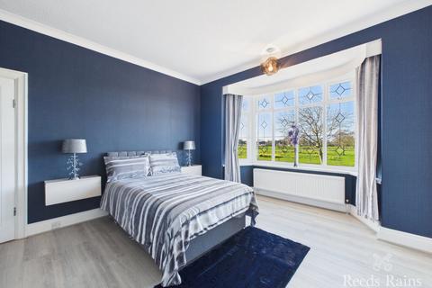 2 bedroom bungalow for sale, Kingston Road, East Yorkshire YO15