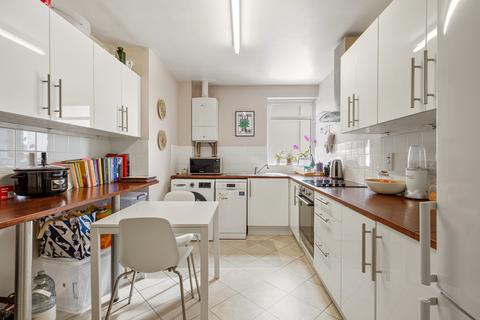 2 bedroom apartment to rent, Riverdene Court, Surbiton KT6