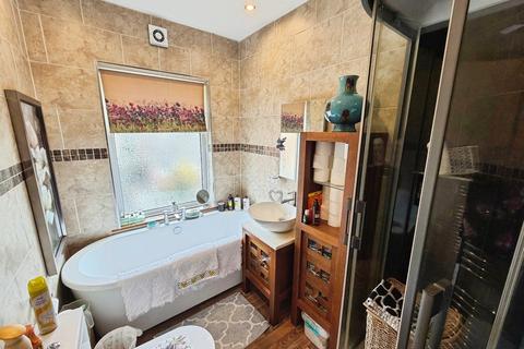 2 bedroom terraced house for sale, George Street, Wakefield WF4