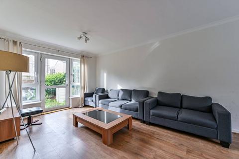 3 bedroom flat to rent, London E3