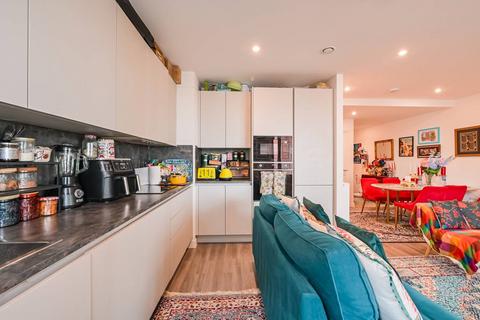 3 bedroom flat for sale, 21 Gillender Street, London E3