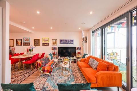 3 bedroom flat for sale, 21 Gillender Street, London E3