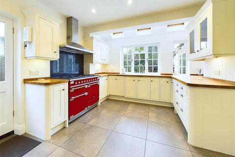 4 bedroom detached house for sale, Garrick Close, Hersham, Walton-On-Thames