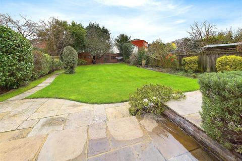 4 bedroom detached house for sale, Garrick Close, Hersham, Walton-On-Thames