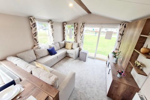 2 bedroom park home for sale, Dovercourt Holiday Park – Essex