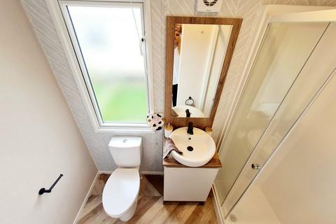 2 bedroom park home for sale, Dovercourt Holiday Park – Essex