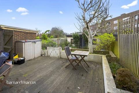 3 bedroom end of terrace house for sale, George Crescent, LONDON