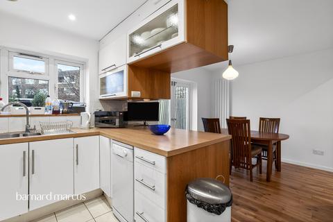 3 bedroom end of terrace house for sale, George Crescent, LONDON