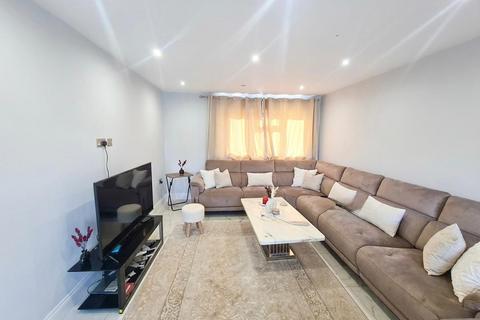 undefined, St Peters Road, Uxbridge UB8