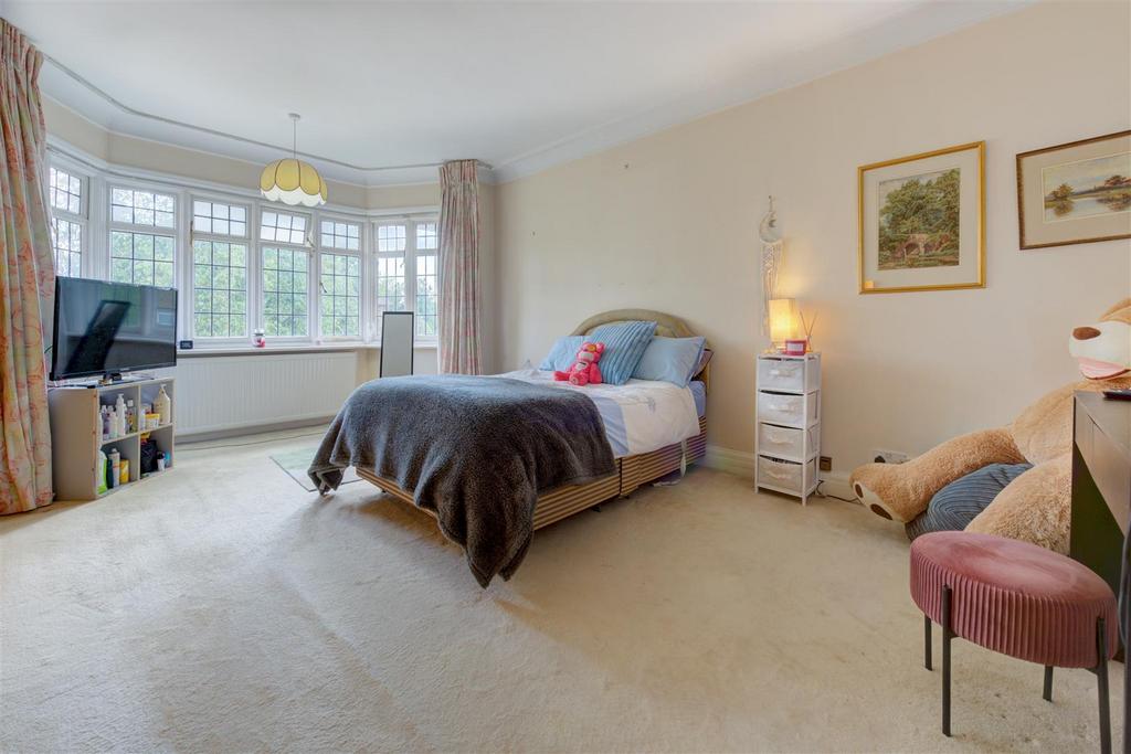 D0402 38 harman drive bed1.jpg