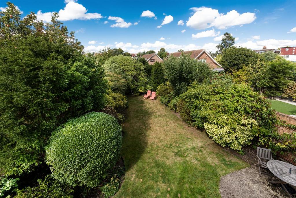 D0402 38 harman drive gdn View2.jpg