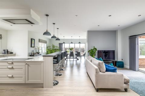 5 bedroom detached house for sale, Cleat Hill, Bedford