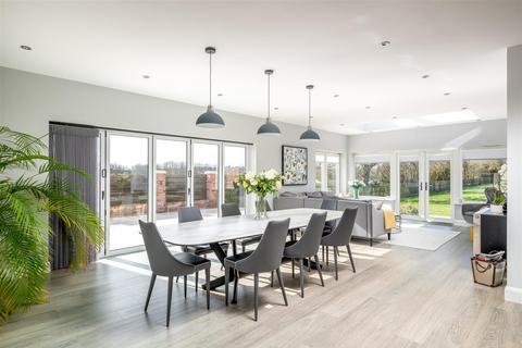 5 bedroom detached house for sale, Cleat Hill, Bedford