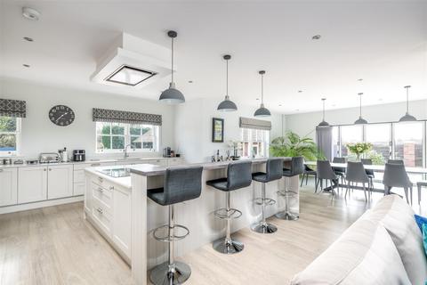 5 bedroom detached house for sale, Cleat Hill, Bedford