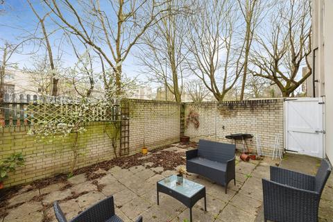 4 bedroom flat for sale, Cedars Road, London, SW4