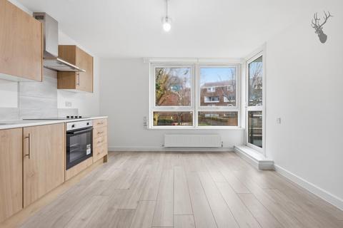 2 bedroom flat to rent, Pigott Street, Poplar E14