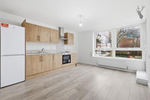 2 bedroom flat to rent, Pigott Street, Poplar E14