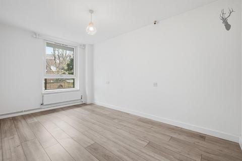 2 bedroom flat to rent, Pigott Street, Poplar E14