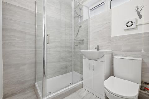 2 bedroom flat to rent, Pigott Street, Poplar E14