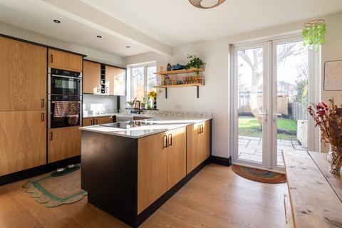 3 bedroom semi-detached house for sale, Landseer Road, Clarendon Park, LE2