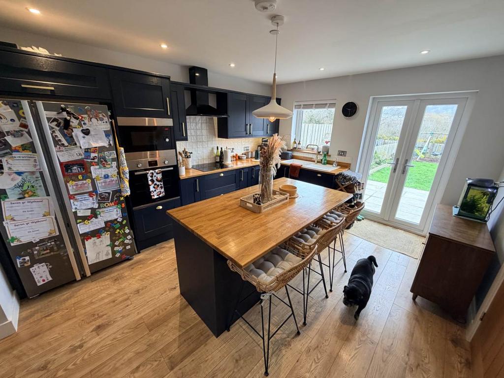 Kitchen 2 cae gwen a