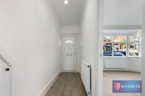 undefined, Oakleigh Road North, London, N20