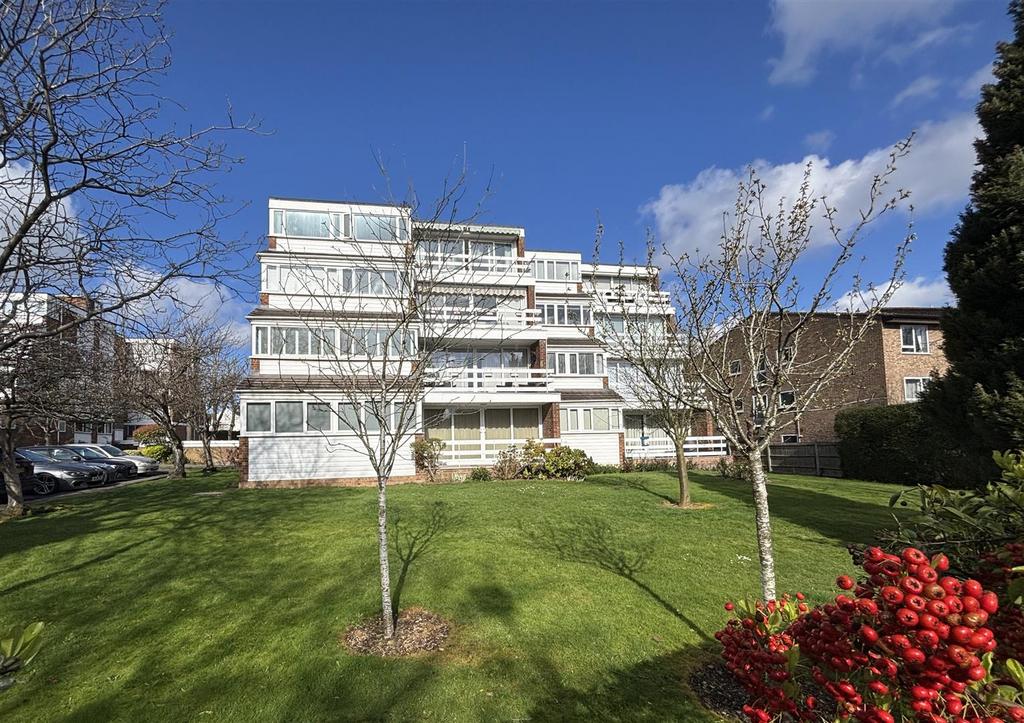 COMMUNAL GROUNDS, PARKING & GARAGE