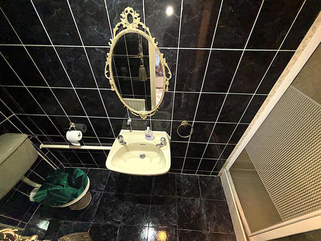 En suite shower room