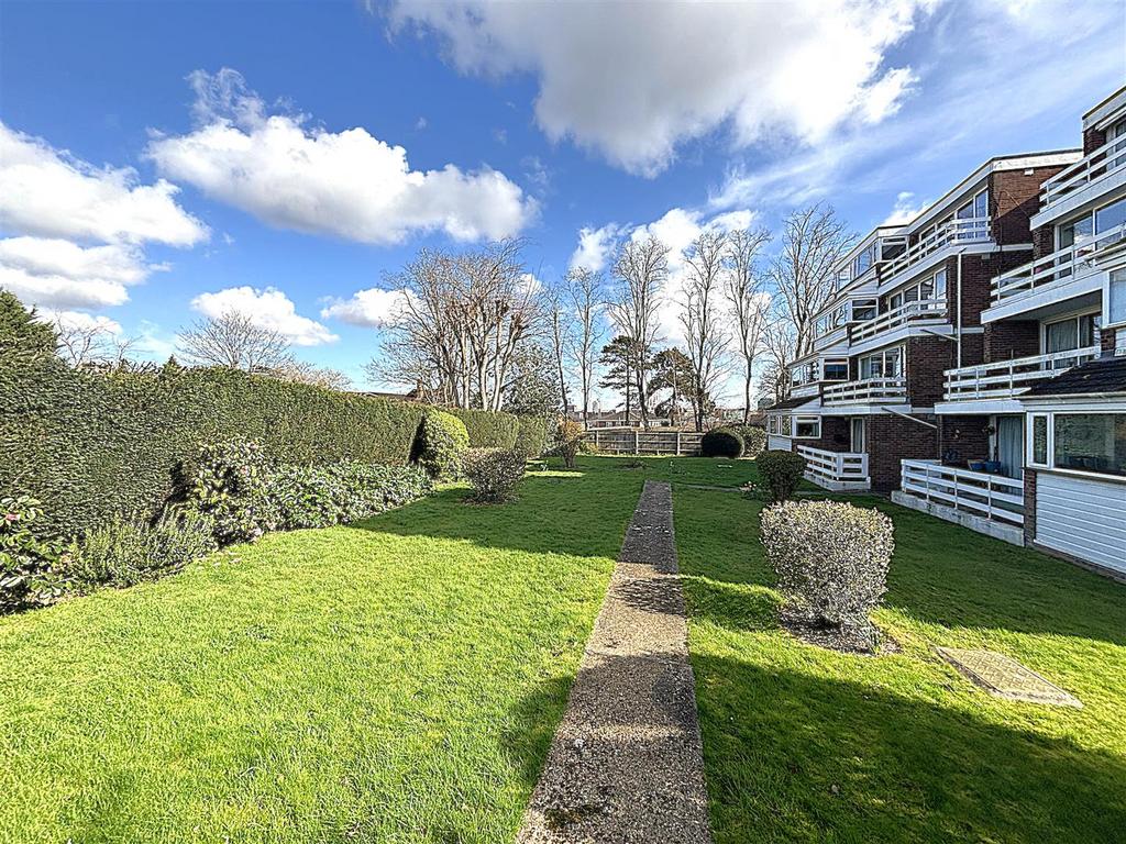 COMMUNAL GROUNDS, PARKING & GARAGE