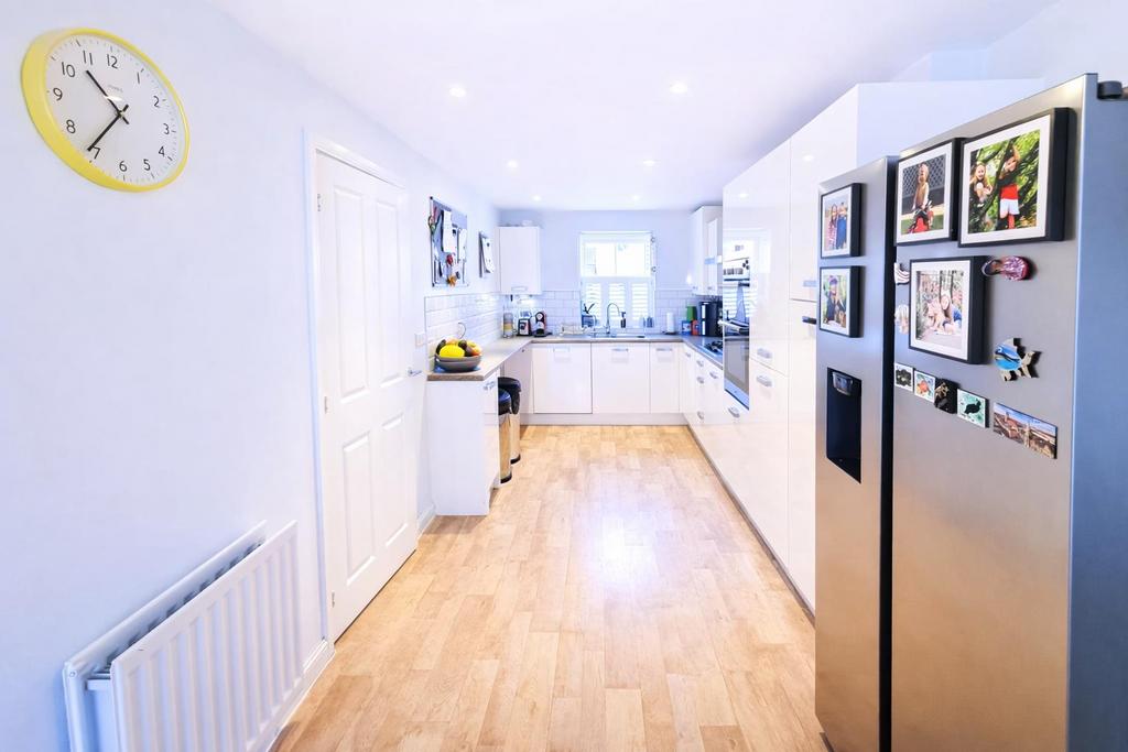 Modern Fitted Kitchen