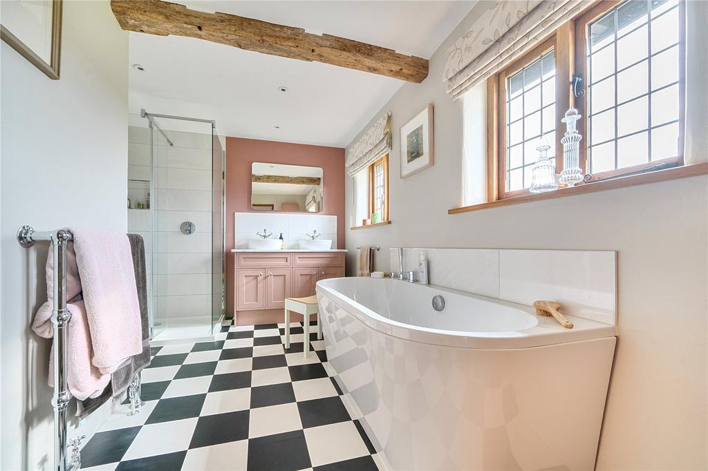 En-Suite Bathroom