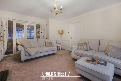 3 bedroom semi-detached house for sale, Glenton Way, Romford, RM1