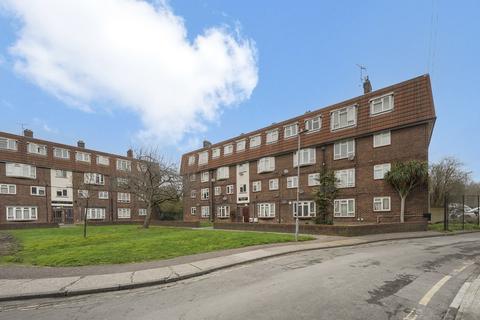 1 bedroom flat to rent, Bristol House, Margaret Bondfield Avenue, IG11