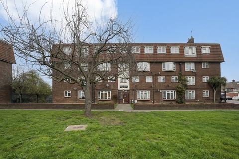 1 bedroom flat to rent, Bristol House, Margaret Bondfield Avenue, IG11