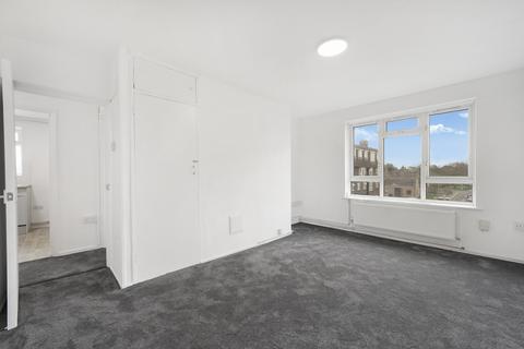 1 bedroom flat to rent, Bristol House, Margaret Bondfield Avenue, IG11