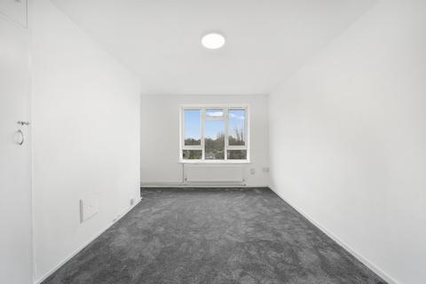 1 bedroom flat to rent, Bristol House, Margaret Bondfield Avenue, IG11