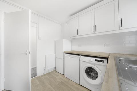 1 bedroom flat to rent, Bristol House, Margaret Bondfield Avenue, IG11