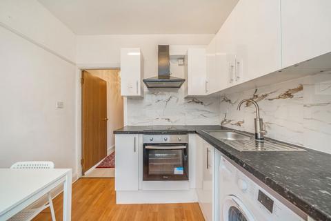 2 bedroom maisonette to rent, Charterhouse Avenue, Wembley HA0