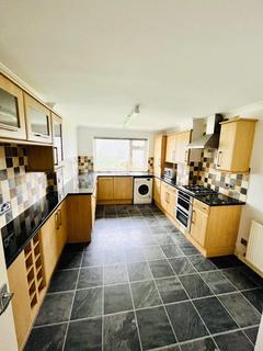 2 bedroom flat for sale, Beacon Drive, Highcliffe, Christchurch, BH23 5DH