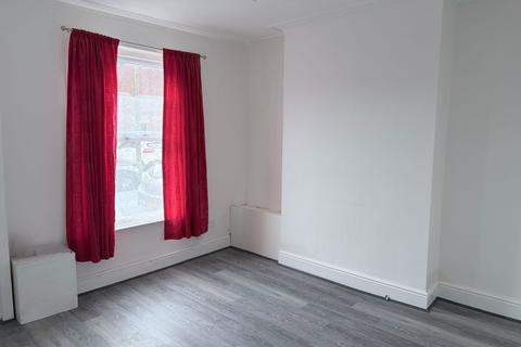 2 bedroom property to rent, Kelvin Street, Ashton-Under-Lyne OL7