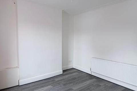 2 bedroom property to rent, Kelvin Street, Ashton-Under-Lyne OL7