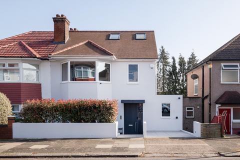 4 bedroom terraced house for sale, Dollis Hill Avenue, London NW2