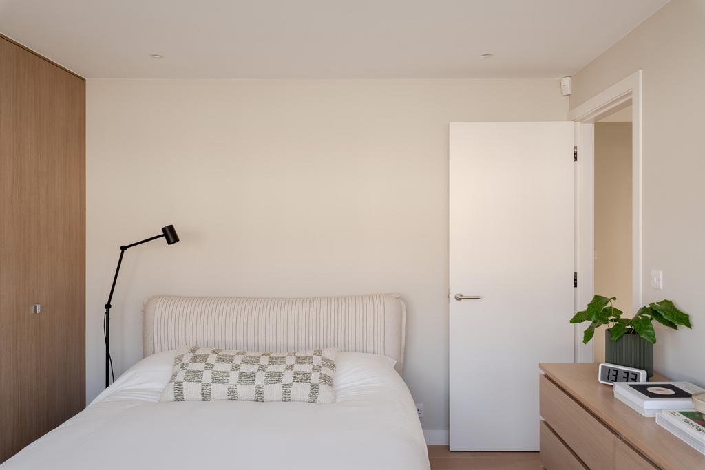 329837 - Dollis Hill Avenue, London NW2 - high ...