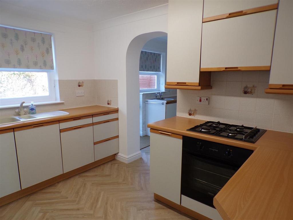 Kitchen2.JPG