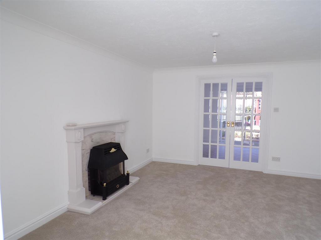 Living Room1.JPG